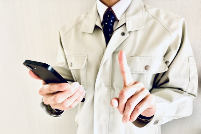 作業着を着た男性