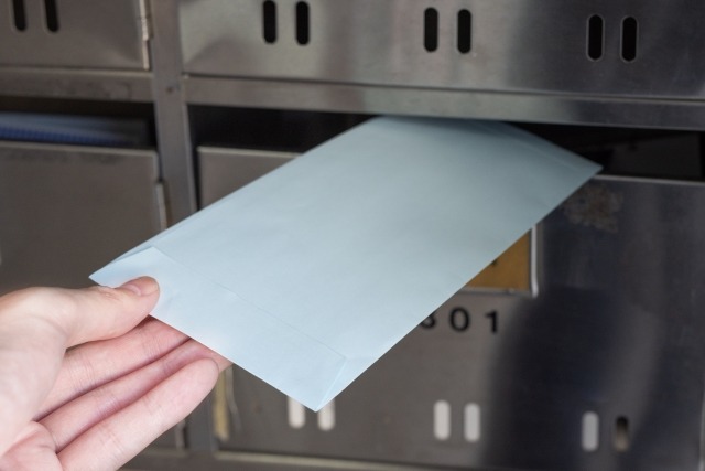 ポスティングをする様子